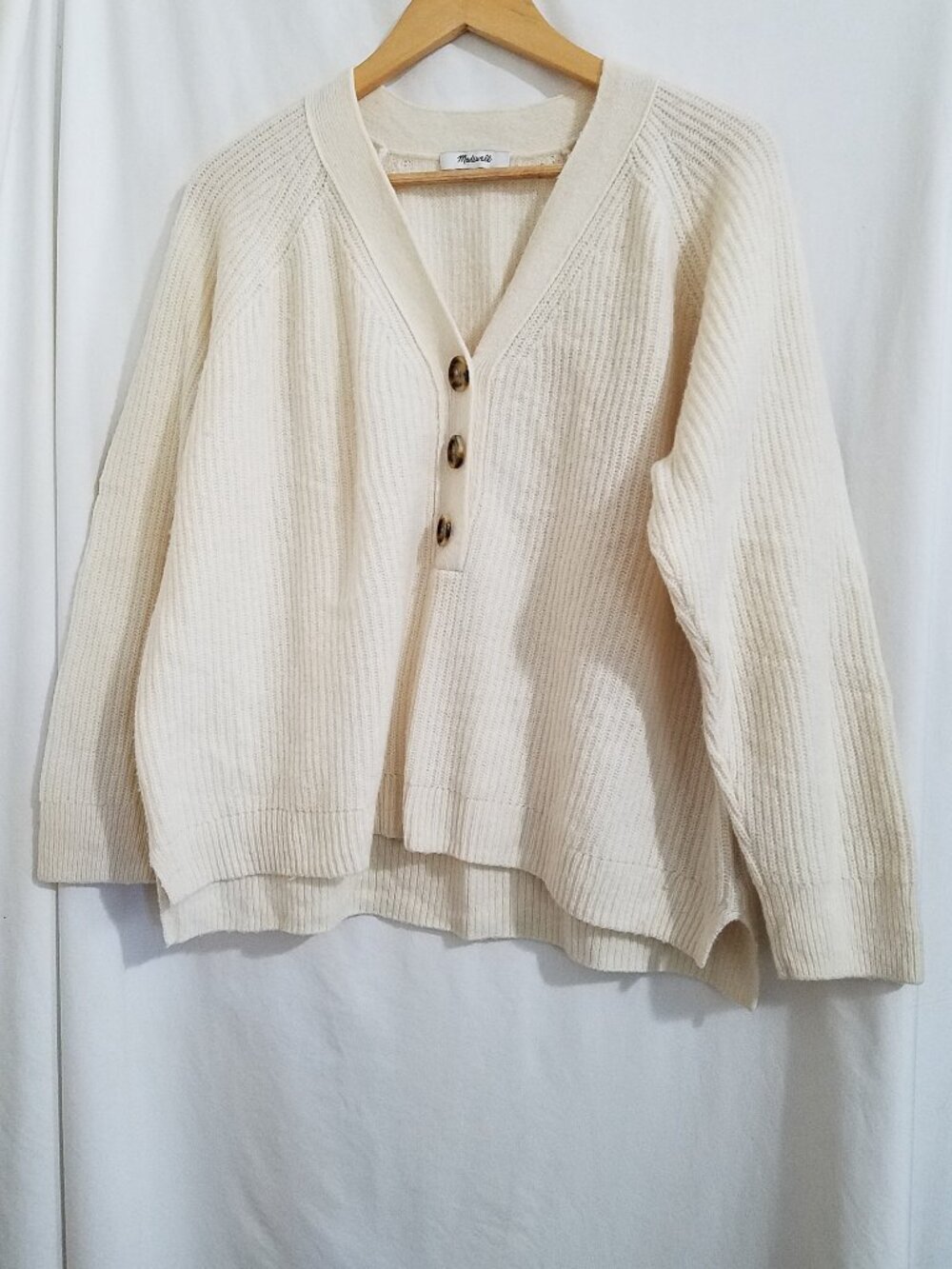 Madewell V-Neck Button-Front Sweater — Size Large 🌸